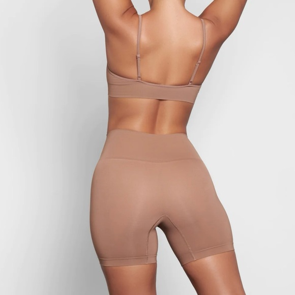 SKIMS Soft Smoothing Short in Desert, size 2X - Picture 2 of 6